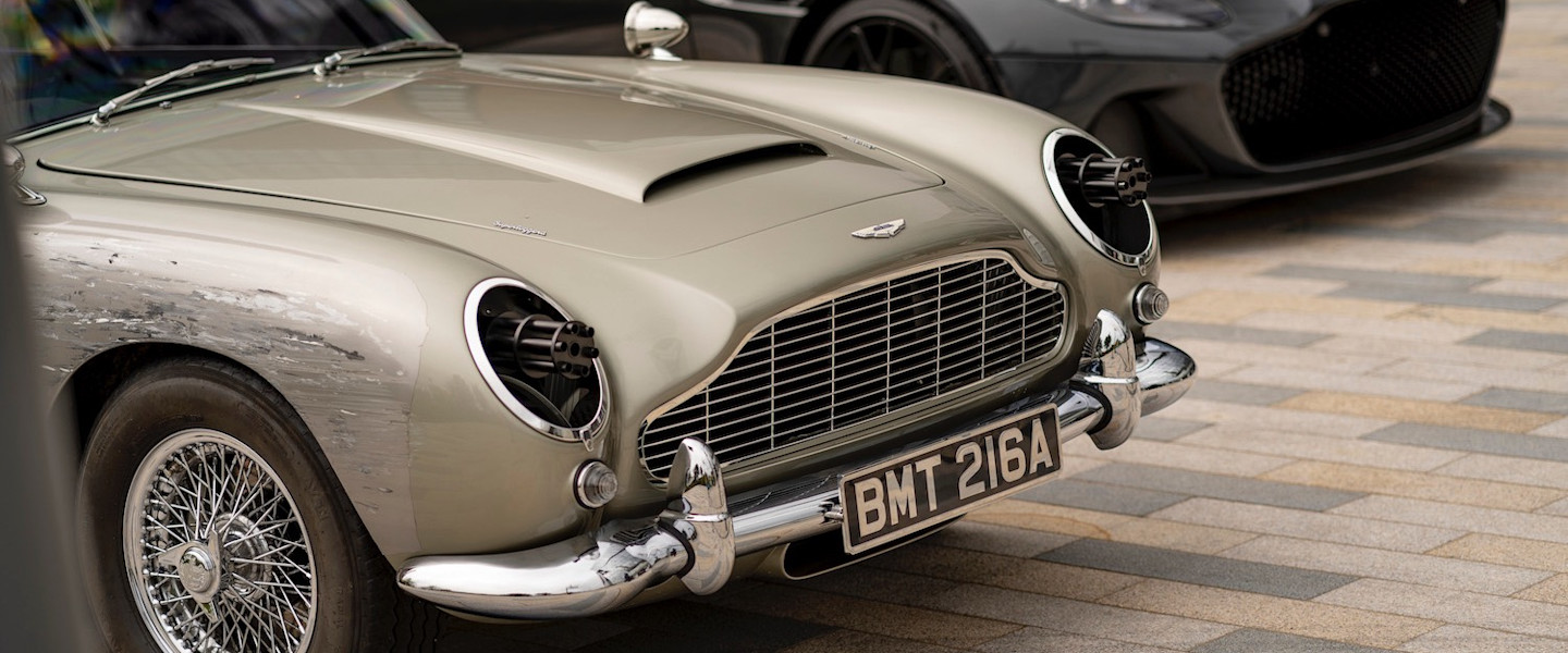 The DB5 features gadgets that helped make the DB5 an iconic part of Goldfinger