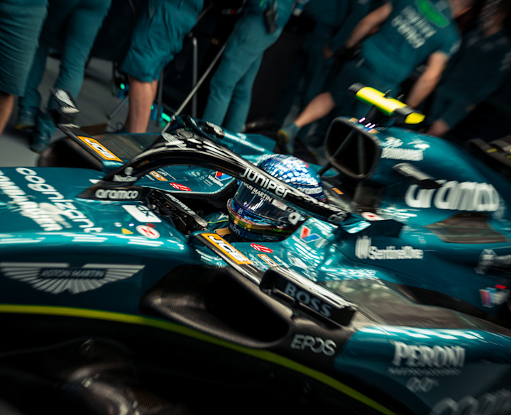 Fernando Connecting with car